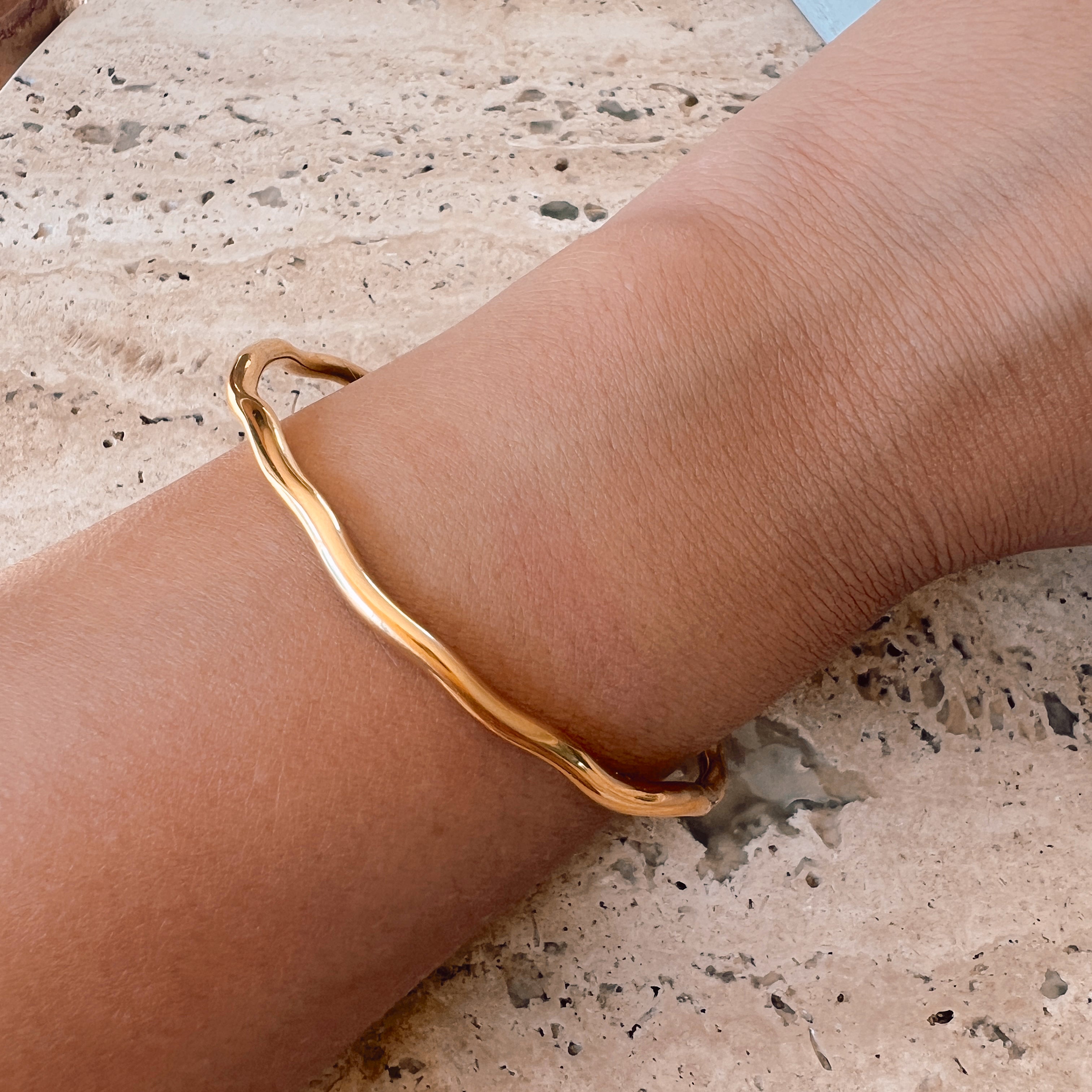 Chasing Gold Wavy Bracelet