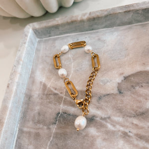 Xoxo Chunky Pearl Link Bracelet