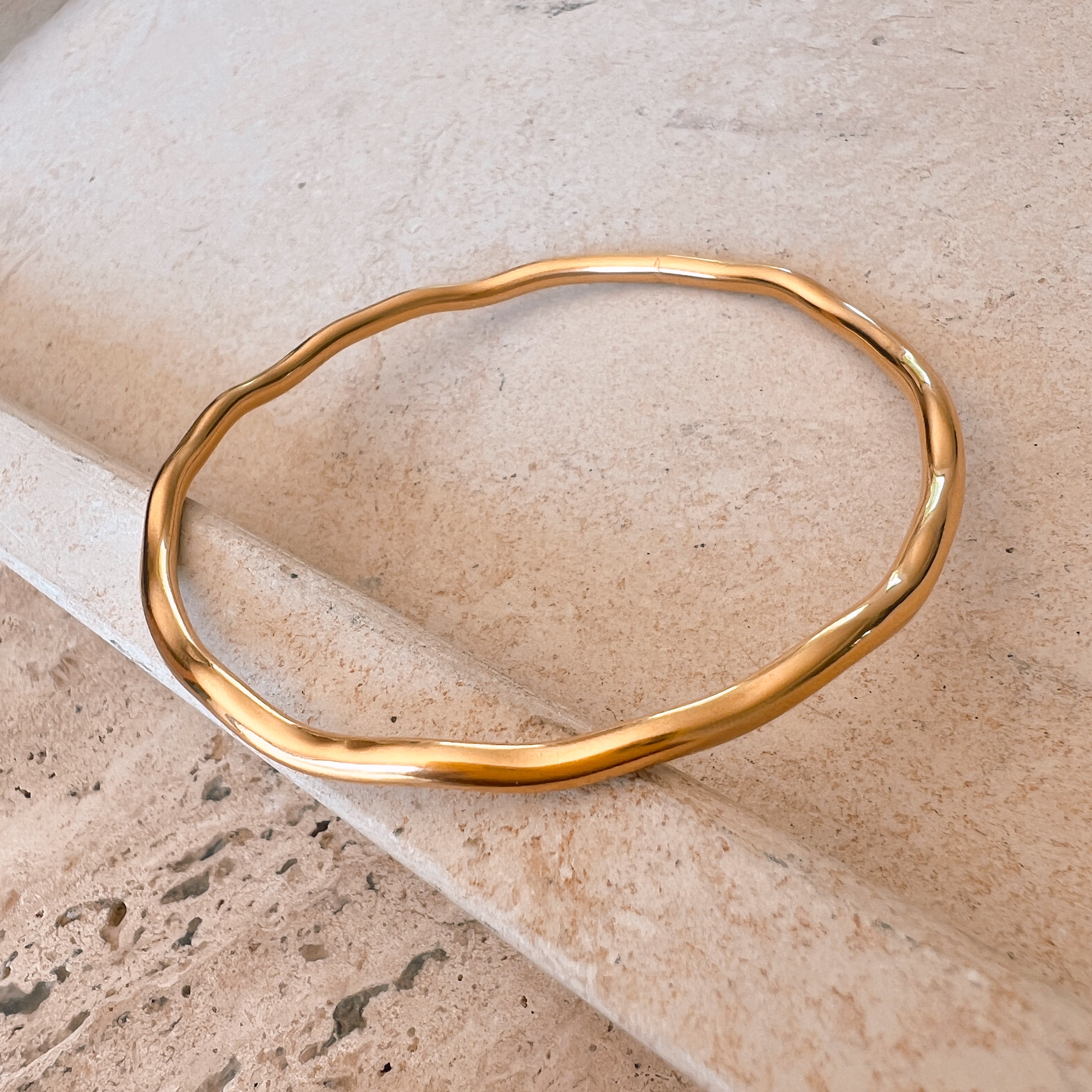 Chasing Gold Wavy Bracelet